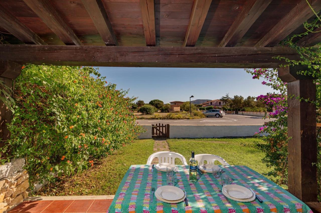 Appartamento Trilocale Le Canne 6 Posti Letto Con Giardino San Teodoro  Exteriör bild