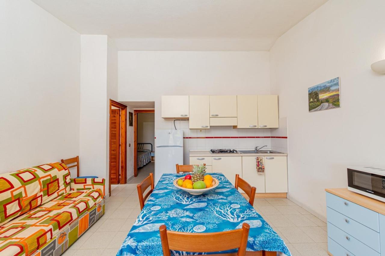 Appartamento Trilocale Le Canne 6 Posti Letto Con Giardino San Teodoro  Exteriör bild