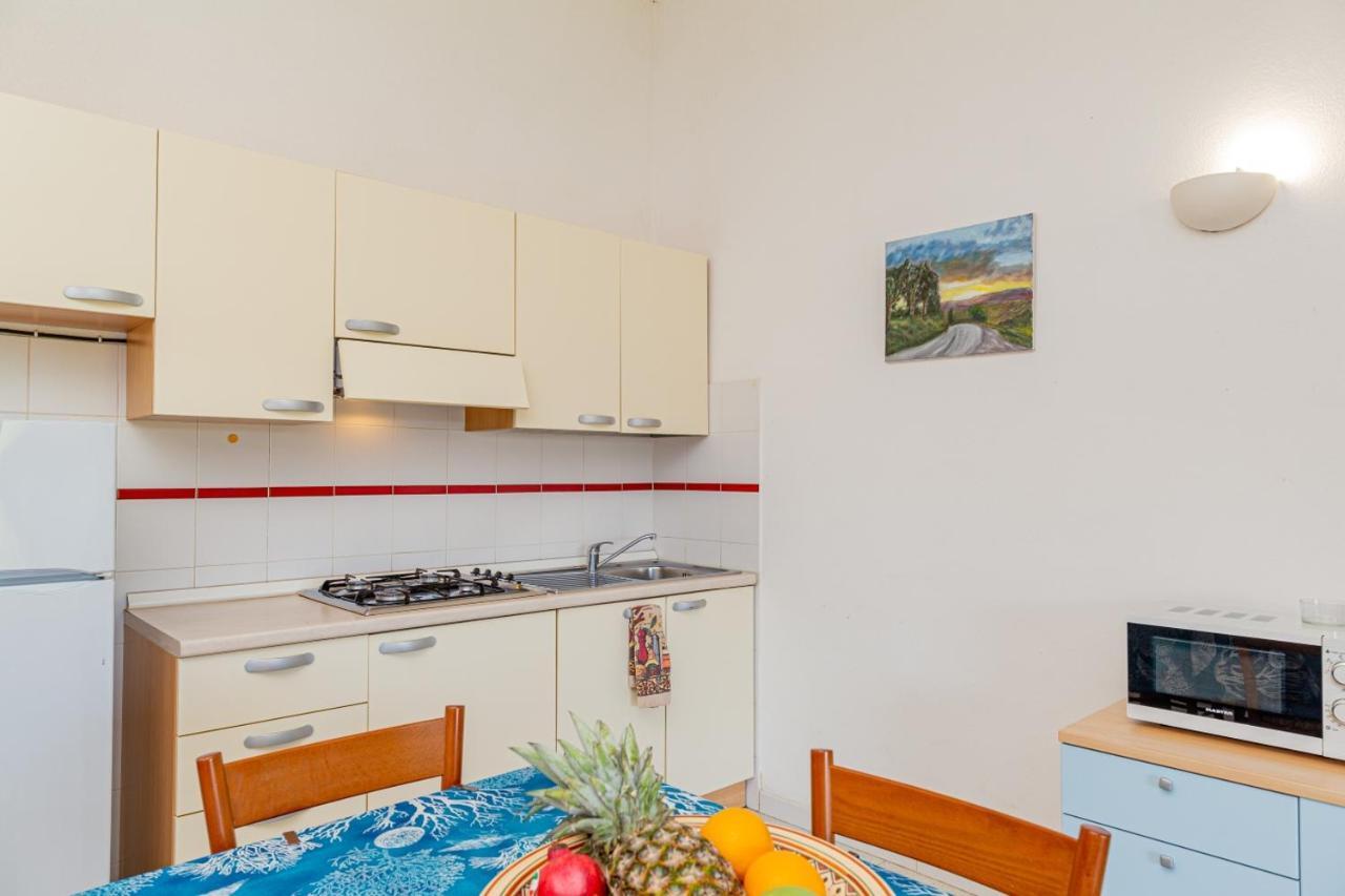 Appartamento Trilocale Le Canne 6 Posti Letto Con Giardino San Teodoro  Exteriör bild